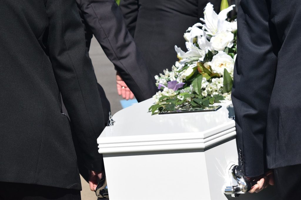 Pogrzeb świecki - godne pożegnanie bez obrzędów religijnych